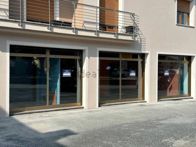 Locale Commerciale in vendita a Piemonte, Cuneo