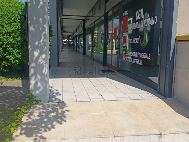 Locale Commerciale in vendita a Rubano, Veneto