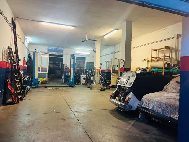 Locale Commerciale in vendita a San Giovanni, Cala Di Volpe