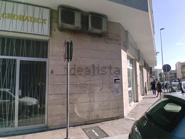 Locale Commerciale in vendita a Puglia, Bari