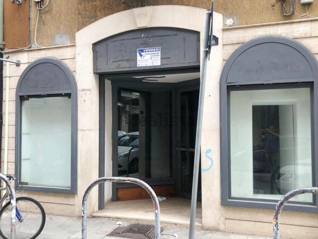 Locale Commerciale in vendita a Municipio 2, Puglia