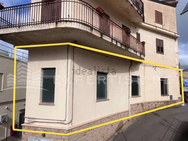 Locale Commerciale in vendita a Montemaggiore Belsito, Sicilia