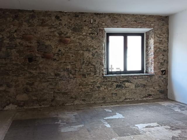 Locale Commerciale in vendita a Pozzarello, Montevettolini