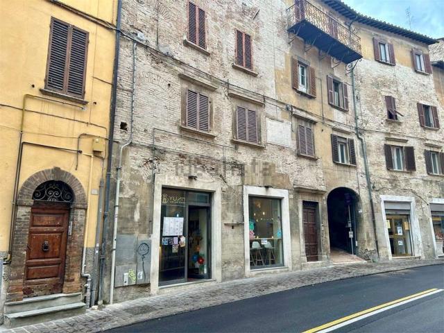 Locale Commerciale in vendita a Sant'Erminio, Cenerente