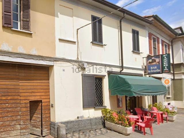 Locale Commerciale in vendita a Sannazzaro De' Burgondi, Lombardia