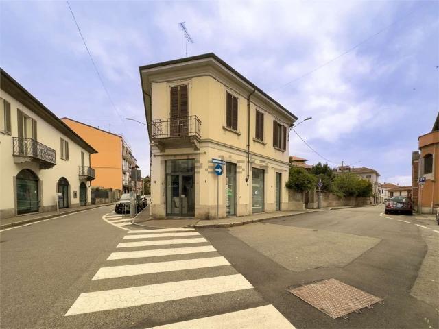 Locale Commerciale in vendita a Abbazia, Sesto Calende