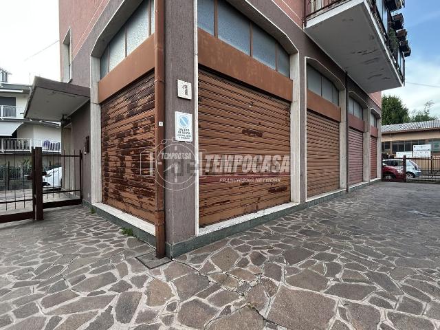 Locale Commerciale in vendita a Vighizzolo, Cantù