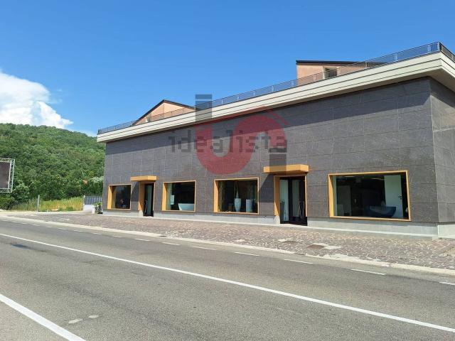 Locale Commerciale in vendita a Venticano, Campania
