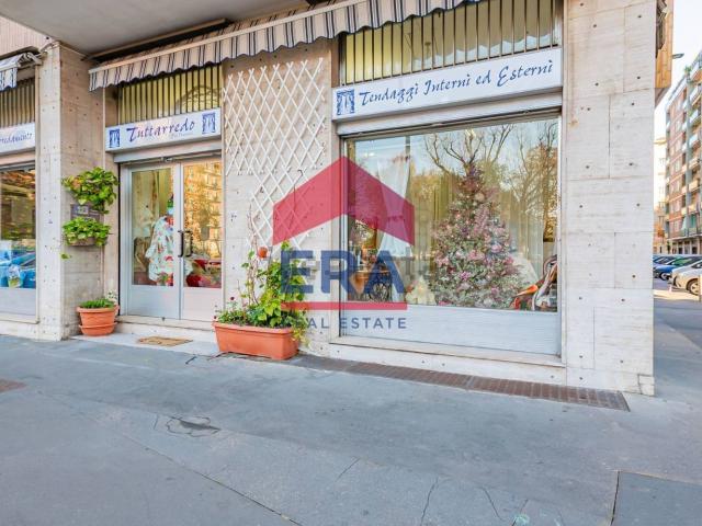 Locale Commerciale in vendita a Municipio 6, Milano