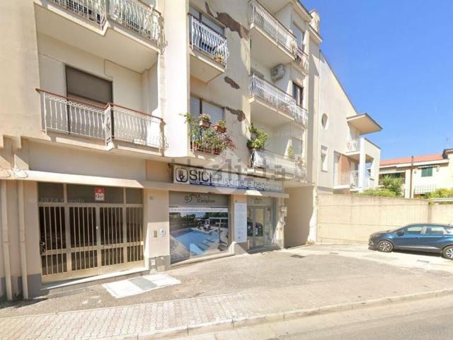 Locale Commerciale in vendita a Casapulla, Campania