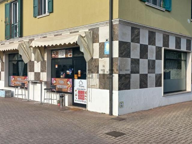Locale Commerciale in vendita a Montirone, Lombardia