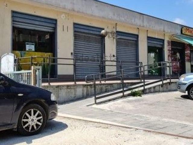Locale Commerciale in vendita a Eboli, Campania