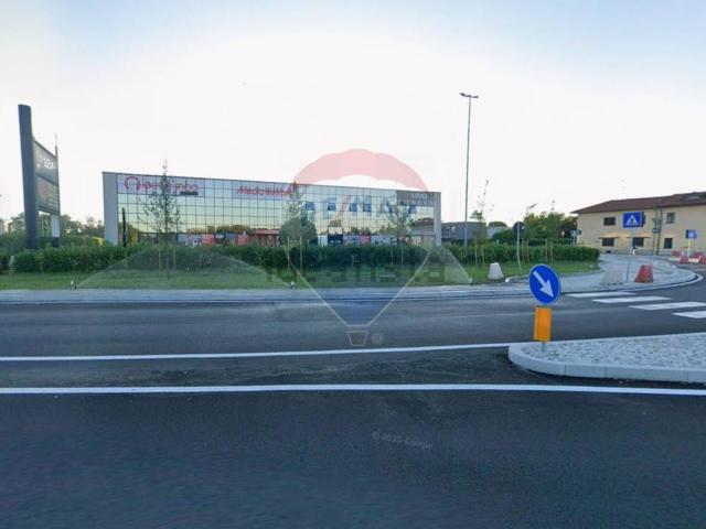 Locale Commerciale in vendita a Villaggio Sant'Andrea, Gallarate