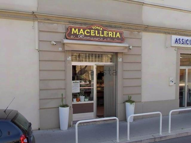 Locale Commerciale in vendita a Puglia, Bari