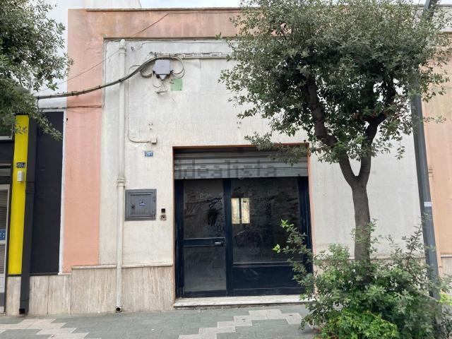 Locale Commerciale in vendita a Puglia, Brindisi