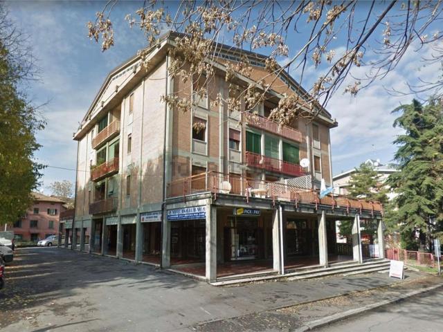 Locale Commerciale in vendita a Re, Reggio Emilia