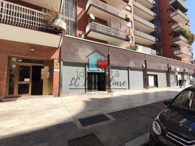 Locale Commerciale in vendita a Puglia, Taranto