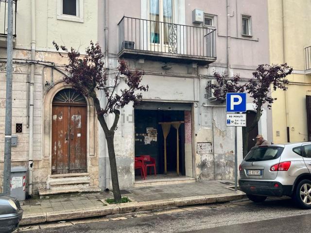 Locale Commerciale in vendita a Puglia, Bari