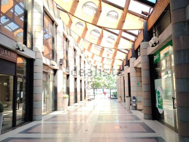 Locale Commerciale in vendita a Unione dei comuni Valli del Reno, Lavino e Samoggia, Casalecchio Di Reno