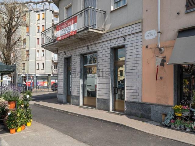 Locale Commerciale in vendita a Rione Pipelet, Voghera