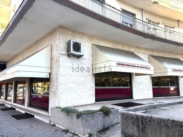 Locale Commerciale in vendita a Pordenone, Friuli-Venezia Giulia