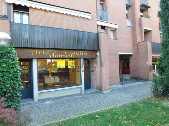 Locale Commerciale in vendita a Gorle, Lombardia