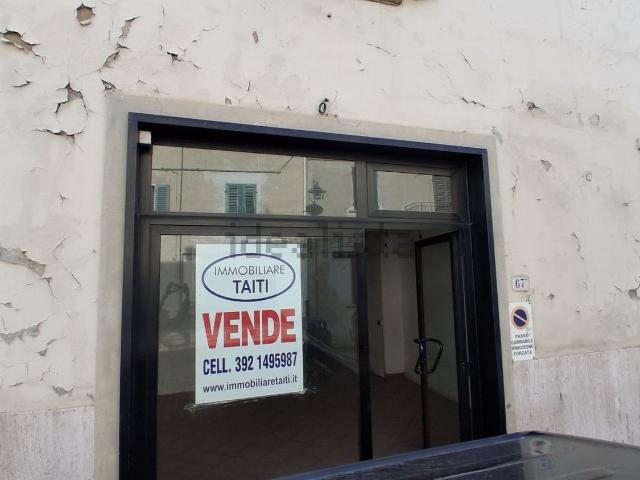 Locale Commerciale in vendita a Vaiano, Toscana