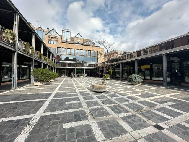 Locale Commerciale in vendita a Biumo Superiore, Varese
