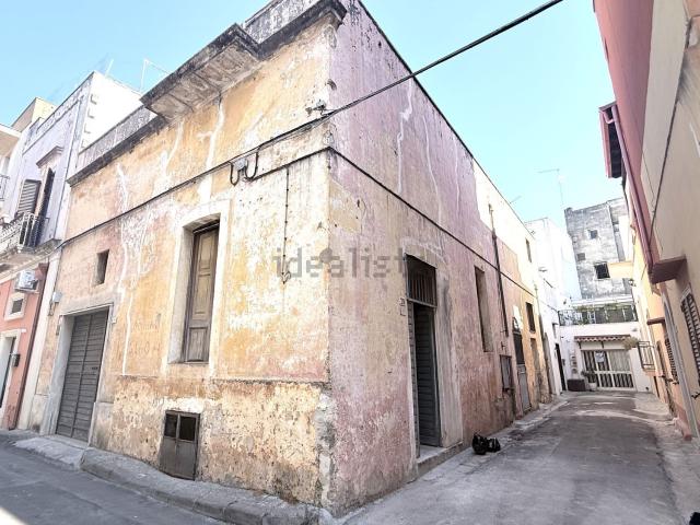 Locale Commerciale in vendita a Puglia, Lecce
