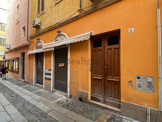 Locale Commerciale in vendita a Cappuccini, Cala Di Volpe