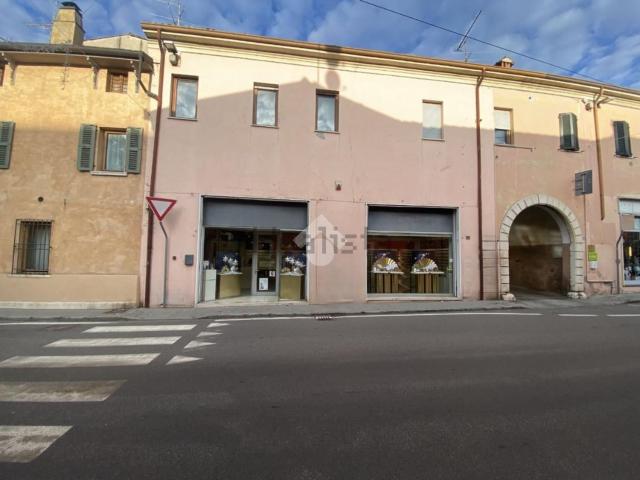 Locale Commerciale in vendita a Castiglione Delle Stiviere, Lombardia