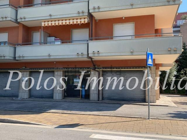 Locale Commerciale in vendita a Marche, Fermo