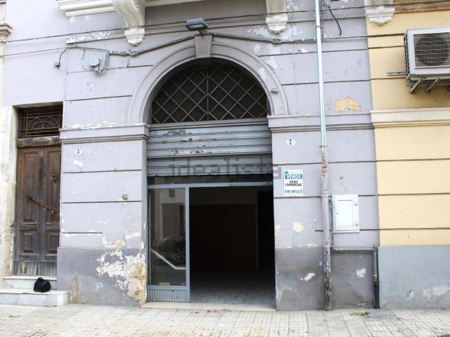 Locale Commerciale in vendita a Puglia, Brindisi