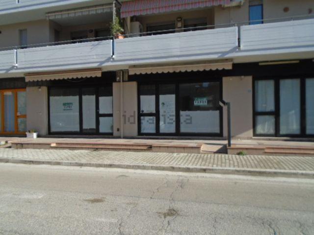 Locale Commerciale in vendita a Unione dei Comuni della Val Vibrata, Martinsicuro