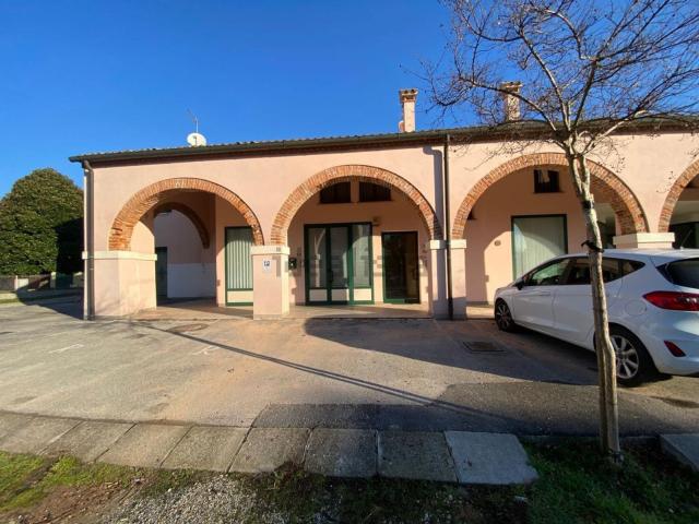 Locale Commerciale in vendita a Sant'Antonio, Veggiano