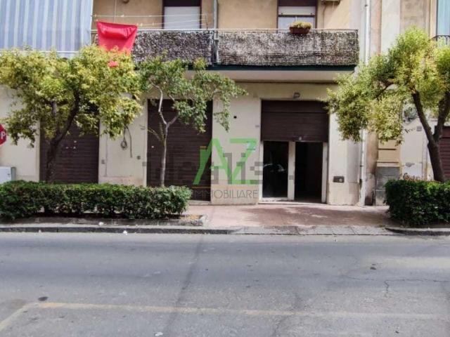 Locale Commerciale in vendita a Belpasso, Sicilia