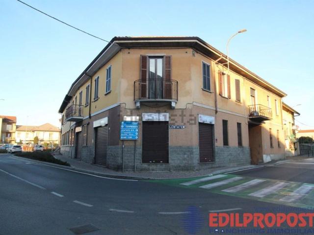 Locale Commerciale in vendita a Lazzate, Monza e della Brianza