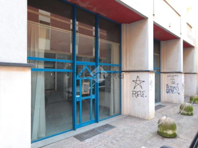 Locale Commerciale in vendita a Piemonte, Alessandria