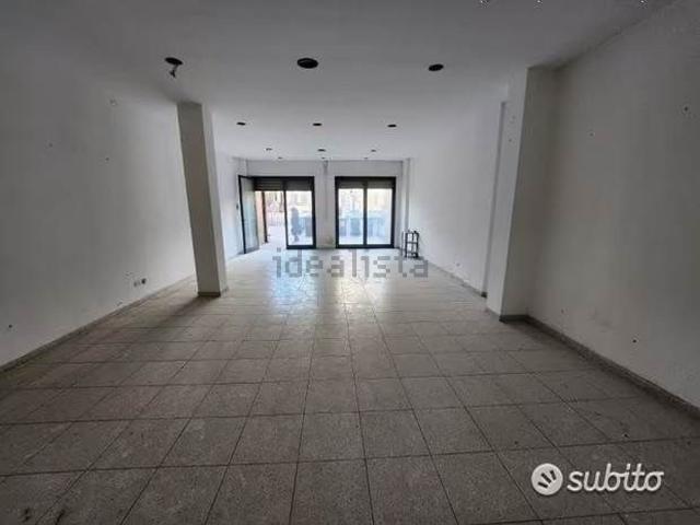 Locale Commerciale in vendita a Puglia, Taranto
