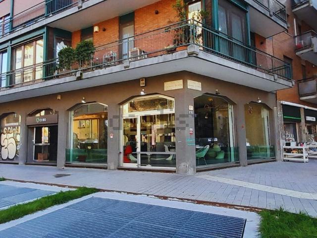 Locale Commerciale in vendita a Municipio 7, Milano