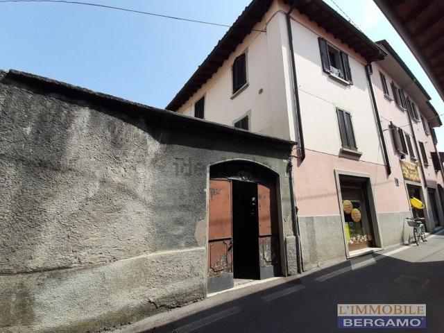 Locale Commerciale in vendita a Urgnano, Lombardia
