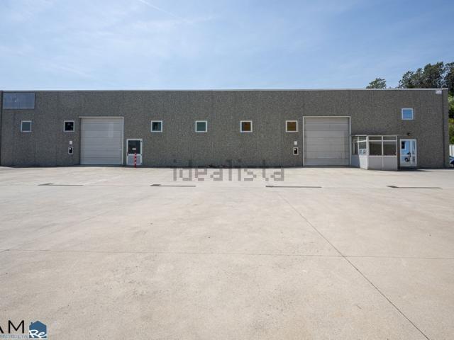 Locale Commerciale in vendita a Riostorto, Muggiò