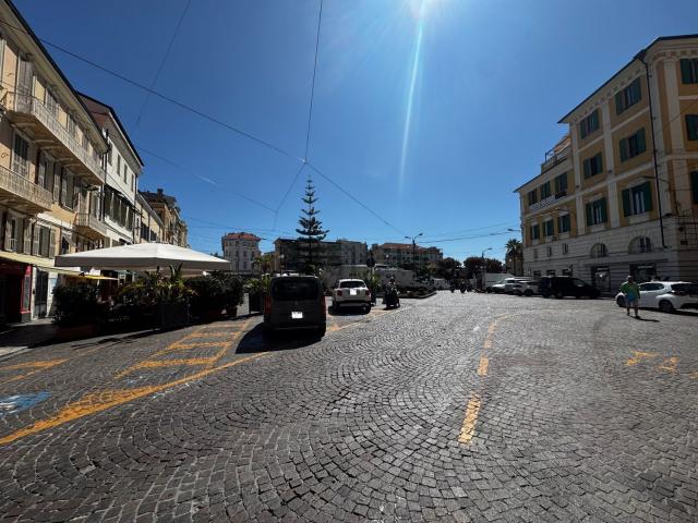 Locale Commerciale in vendita a San Remo, Liguria