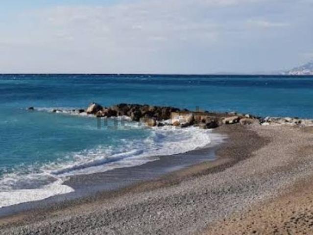 Locale Commerciale in vendita a Bordighera, Liguria