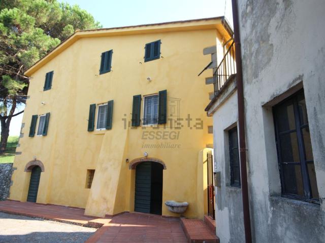 Locale Commerciale in vendita a Sant'Andrea in Caprile, Capannori