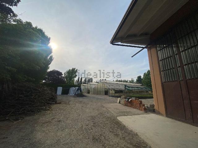 Locale Commerciale in vendita a Crociale, Manerba Del Garda