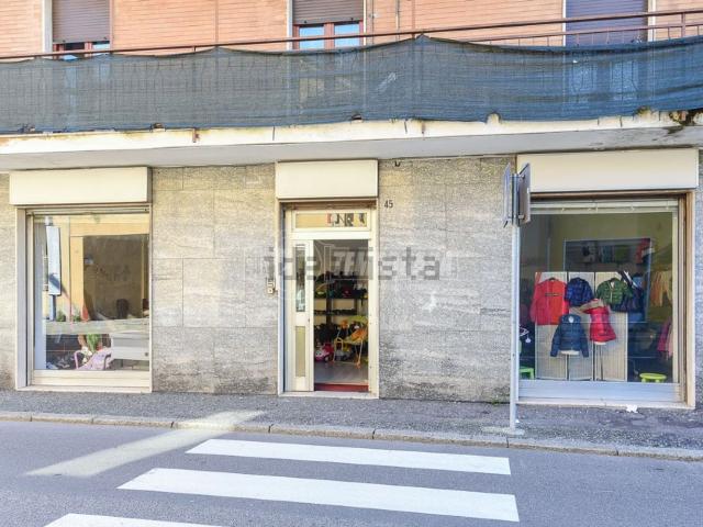 Locale Commerciale in vendita a Cassina Mariaga, Erba
