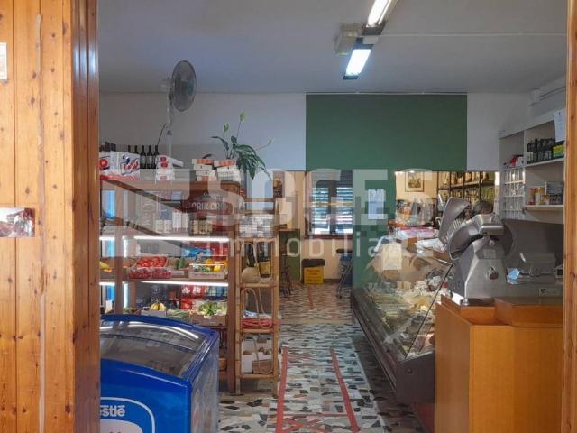 Locale Commerciale in vendita a Unione di Comuni Valdarno e Valdisieve, Reggello
