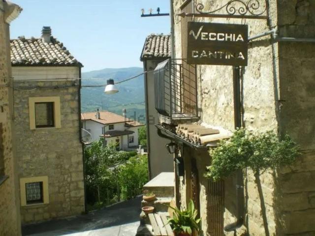 Locale Commerciale in vendita a Guilmi, Chieti