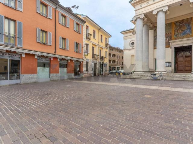 Locale Commerciale in vendita a Lucernate, Rho